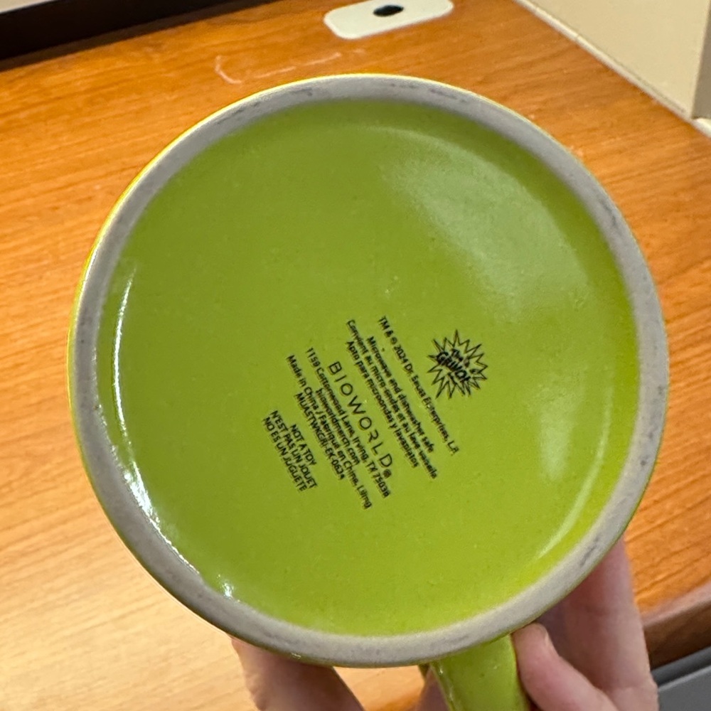 Green Ceramic Mug with Artistic Design - Picture 4 of 5